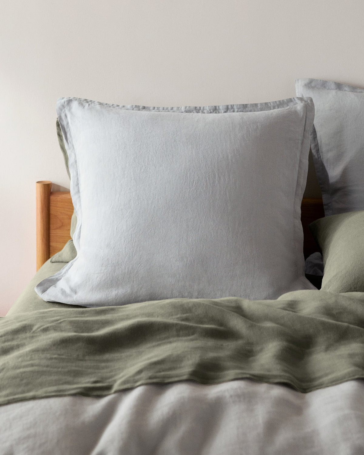 Linen Euro Sham (Sky)